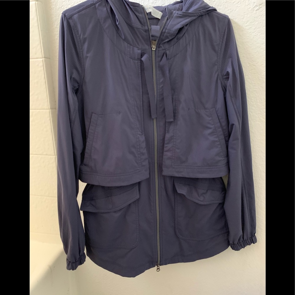 Lululemon size 6 water resistant jacket